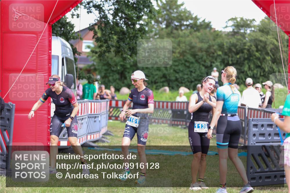 21.06.2026 - 29. Vierlanden-Triathlon Andreas Tolksdorf http://msf.ph/oto/9916128 21.06.2026 14:14:11 Ziel 1112, 1114, 1157, 1161 meine-sportfotos.de