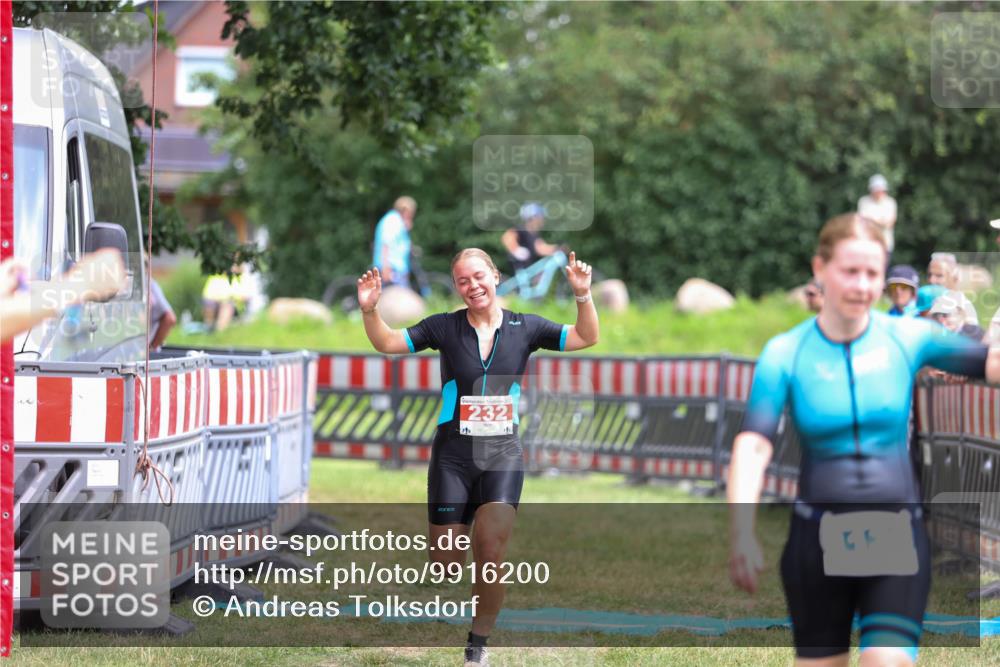 21.06.2026 - 29. Vierlanden-Triathlon Andreas Tolksdorf http://msf.ph/oto/9916200 21.06.2026 14:16:15 Ziel 232 meine-sportfotos.de