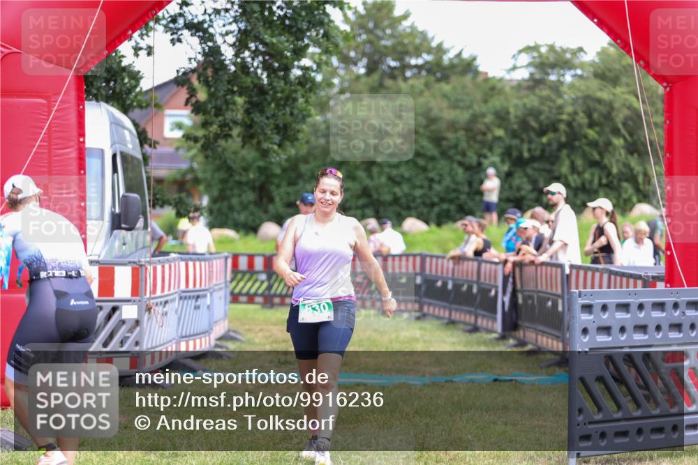 21.06.2026 - 29. Vierlanden-Triathlon Andreas Tolksdorf http://msf.ph/oto/9916236 21.06.2026 14:16:40 Ziel 830, 1111, 1144 meine-sportfotos.de