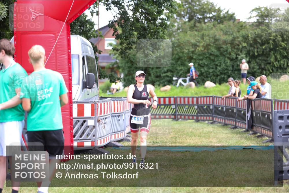 21.06.2026 - 29. Vierlanden-Triathlon Andreas Tolksdorf http://msf.ph/oto/9916321 21.06.2026 14:18:31 Ziel 1110 meine-sportfotos.de