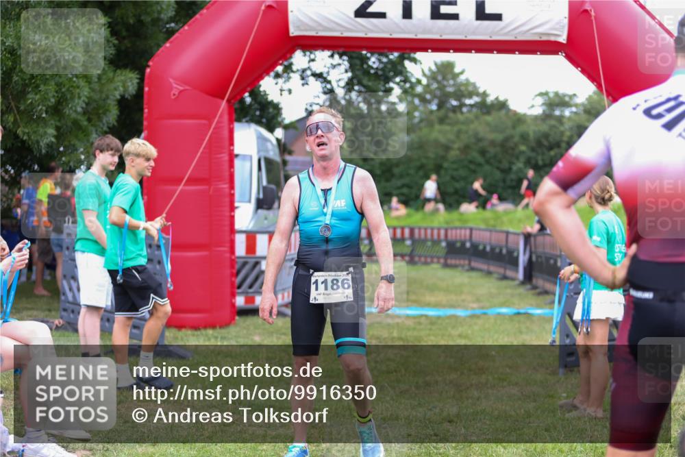 21.06.2026 - 29. Vierlanden-Triathlon Andreas Tolksdorf http://msf.ph/oto/9916350 21.06.2026 14:29:54 Ziel 1152 meine-sportfotos.de