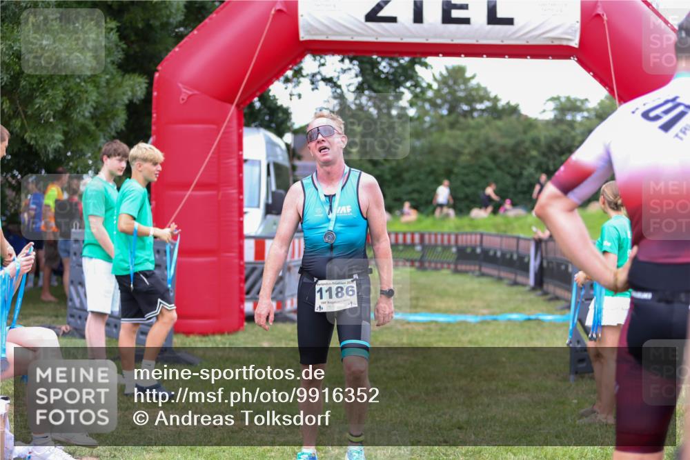 21.06.2026 - 29. Vierlanden-Triathlon Andreas Tolksdorf http://msf.ph/oto/9916352 21.06.2026 14:29:55 Ziel 1152 meine-sportfotos.de
