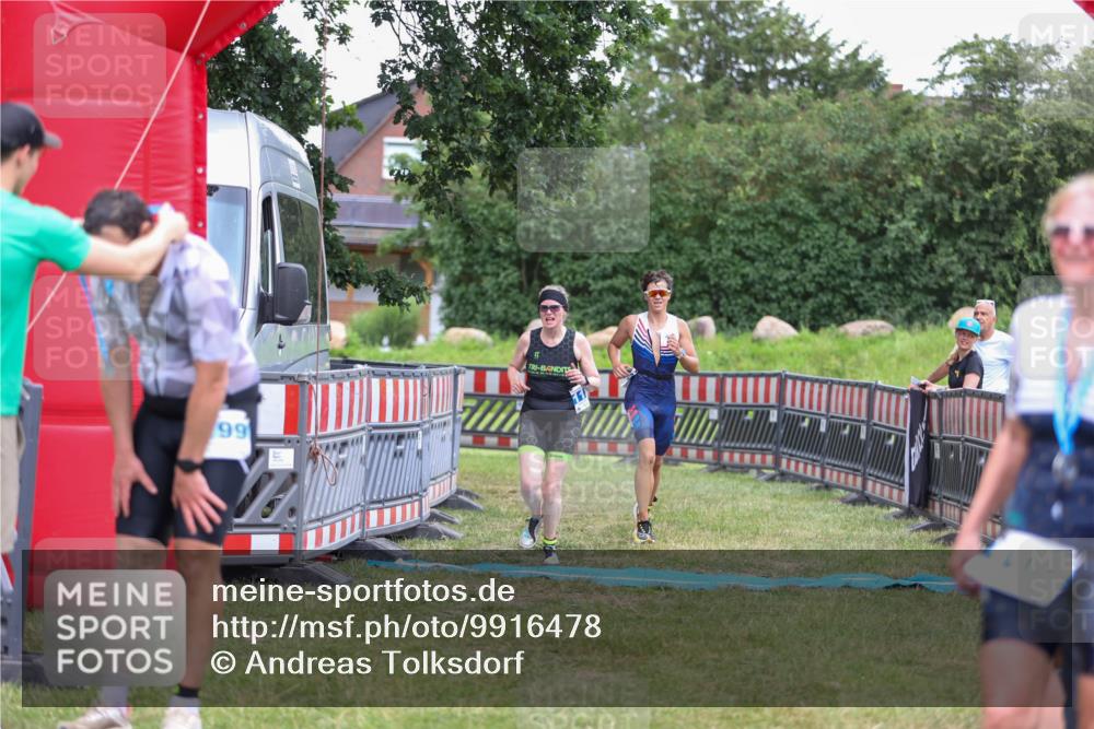 21.06.2026 - 29. Vierlanden-Triathlon Andreas Tolksdorf http://msf.ph/oto/9916478 21.06.2026 14:31:44 Ziel 1125, 1200 meine-sportfotos.de