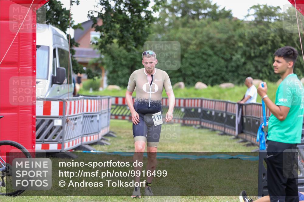 21.06.2026 - 29. Vierlanden-Triathlon Andreas Tolksdorf http://msf.ph/oto/9916499 21.06.2026 14:32:21 Ziel 1171 meine-sportfotos.de