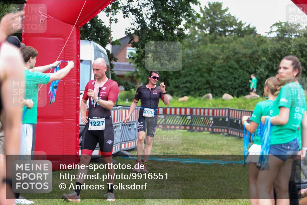 21.06.2026 - 29. Vierlanden-Triathlon Andreas Tolksdorf http://msf.ph/oto/9916551 21.06.2026 14:33:53 Ziel 1095, 1227 meine-sportfotos.de