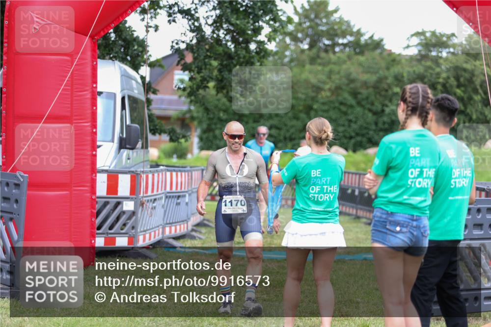 21.06.2026 - 29. Vierlanden-Triathlon Andreas Tolksdorf http://msf.ph/oto/9916573 21.06.2026 14:35:32 Ziel 1170, 1181 meine-sportfotos.de