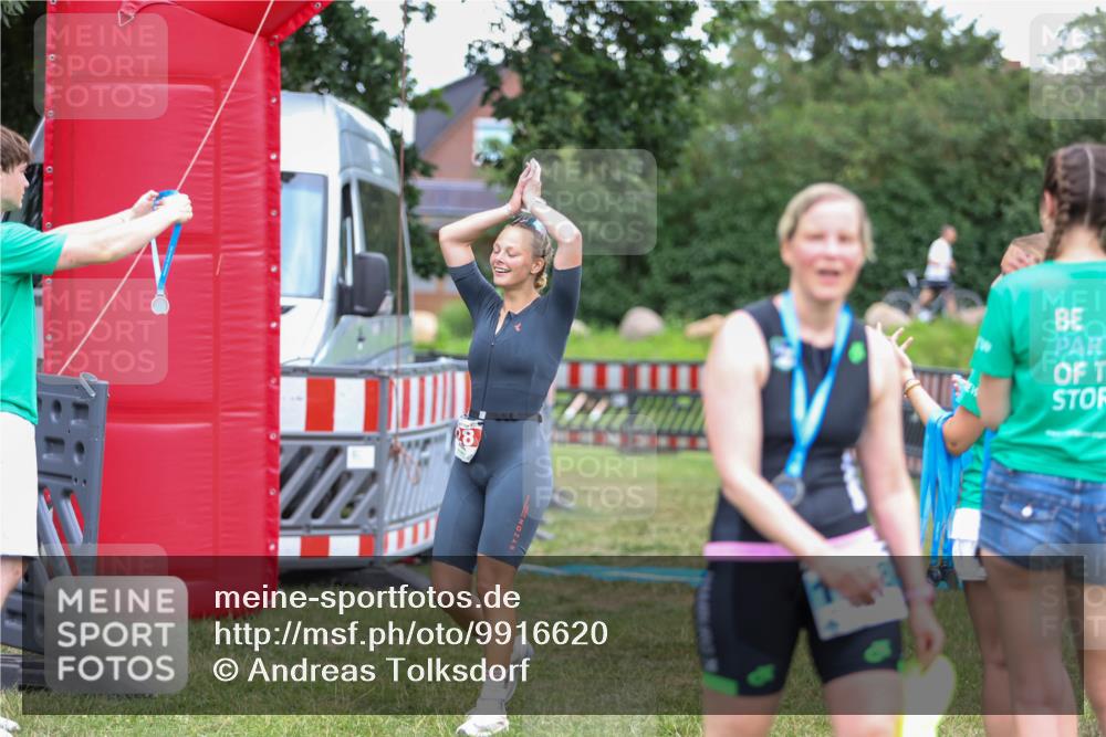 21.06.2026 - 29. Vierlanden-Triathlon Andreas Tolksdorf http://msf.ph/oto/9916620 21.06.2026 14:36:38 Ziel 228 meine-sportfotos.de
