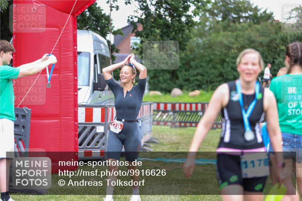 21.06.2026 - 29. Vierlanden-Triathlon Andreas Tolksdorf http://msf.ph/oto/9916626 21.06.2026 14:36:39 Ziel 228 meine-sportfotos.de