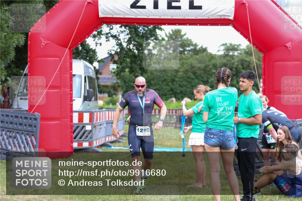 21.06.2026 - 29. Vierlanden-Triathlon Andreas Tolksdorf http://msf.ph/oto/9916680 21.06.2026 14:37:27 Ziel  meine-sportfotos.de