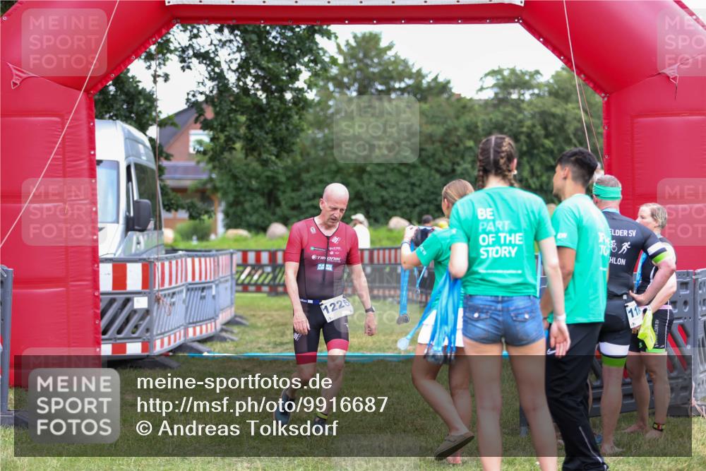 21.06.2026 - 29. Vierlanden-Triathlon Andreas Tolksdorf http://msf.ph/oto/9916687 21.06.2026 14:37:53 Ziel 1226 meine-sportfotos.de