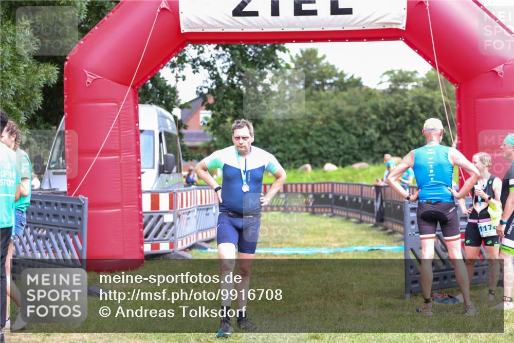 21.06.2026 - 29. Vierlanden-Triathlon Andreas Tolksdorf http://msf.ph/oto/9916708 21.06.2026 14:41:27 Ziel 836 meine-sportfotos.de