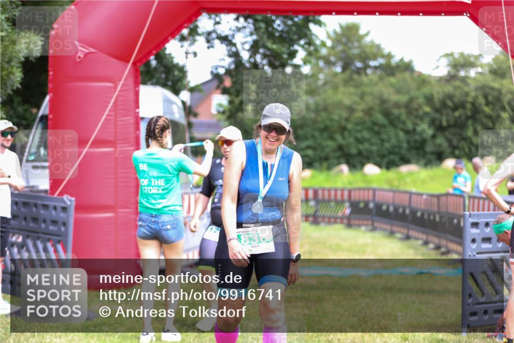 21.06.2026 - 29. Vierlanden-Triathlon Andreas Tolksdorf http://msf.ph/oto/9916741 21.06.2026 14:41:44 Ziel 1202 meine-sportfotos.de