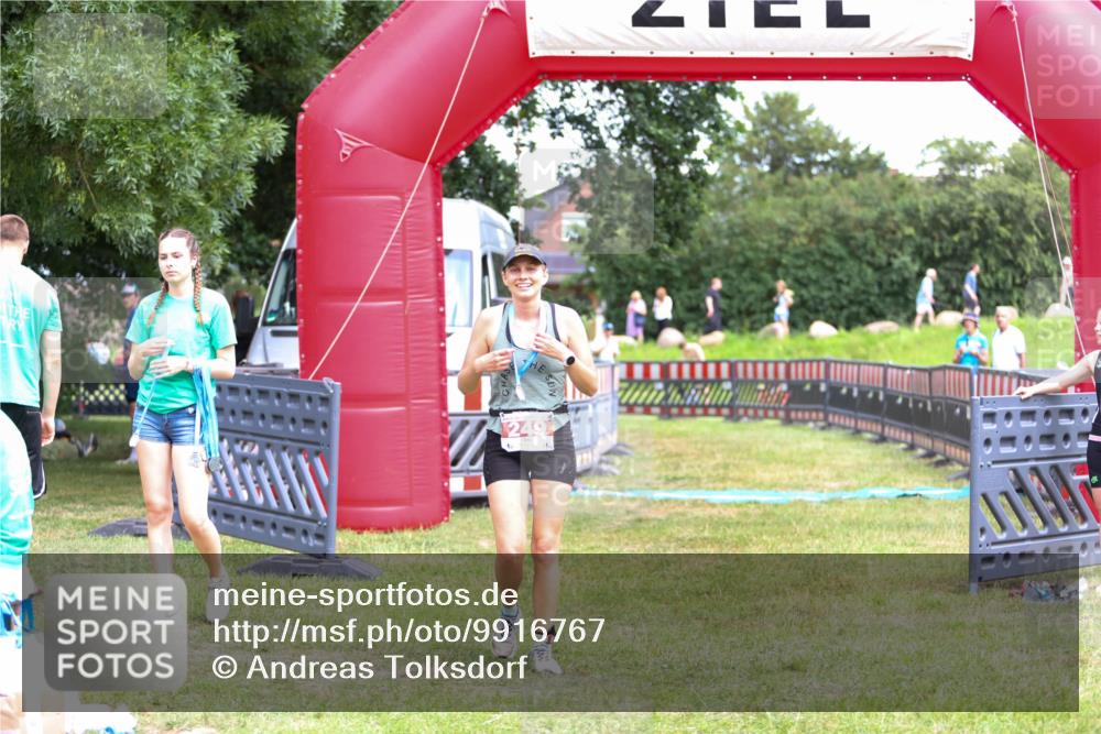 21.06.2026 - 29. Vierlanden-Triathlon Andreas Tolksdorf http://msf.ph/oto/9916767 21.06.2026 14:42:52 Ziel  meine-sportfotos.de
