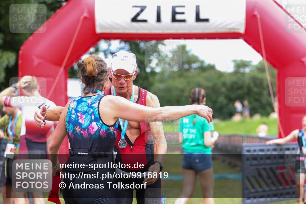 21.06.2026 - 29. Vierlanden-Triathlon Andreas Tolksdorf http://msf.ph/oto/9916819 21.06.2026 14:46:37 Ziel  meine-sportfotos.de