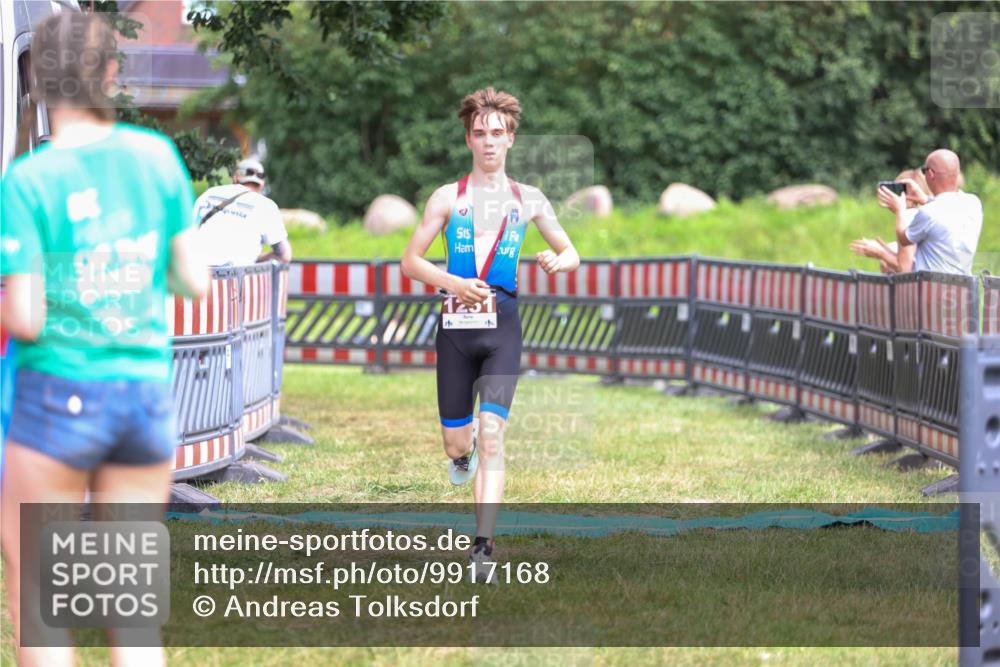 21.06.2026 - 29. Vierlanden-Triathlon Andreas Tolksdorf http://msf.ph/oto/9917168 21.06.2026 15:07:29 Ziel 1251, 1330 meine-sportfotos.de
