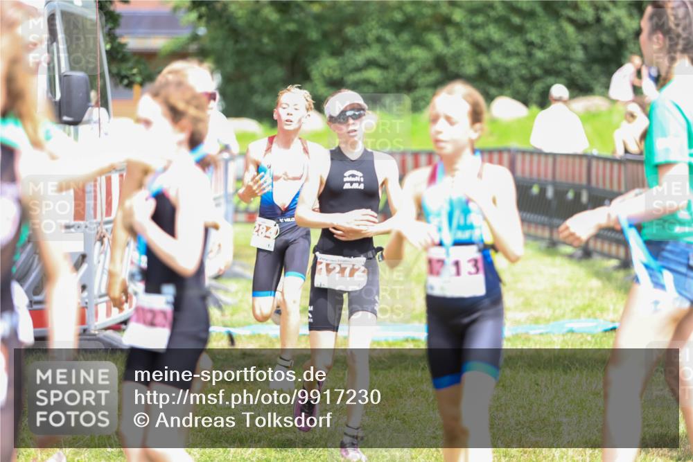 21.06.2026 - 29. Vierlanden-Triathlon Andreas Tolksdorf http://msf.ph/oto/9917230 21.06.2026 15:07:50 Ziel 1272, 1284, 1313, 1333 meine-sportfotos.de