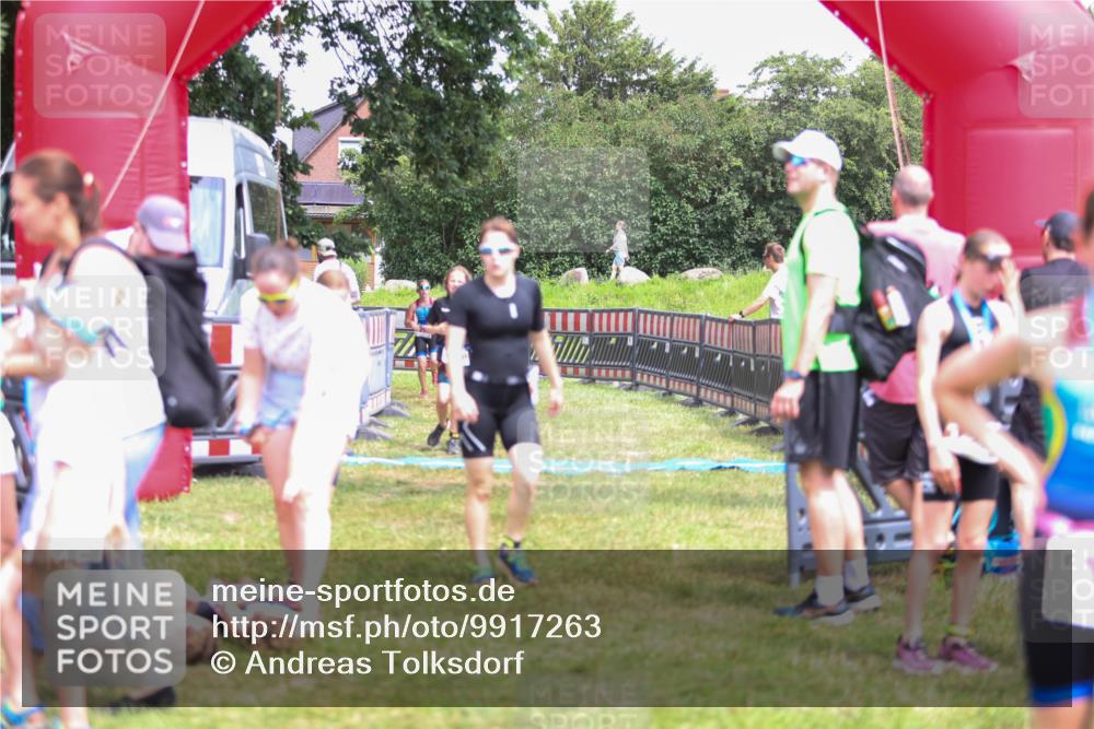 21.06.2026 - 29. Vierlanden-Triathlon Andreas Tolksdorf http://msf.ph/oto/9917263 21.06.2026 15:08:50 Ziel 1231, 1254, 1265, 1297 meine-sportfotos.de