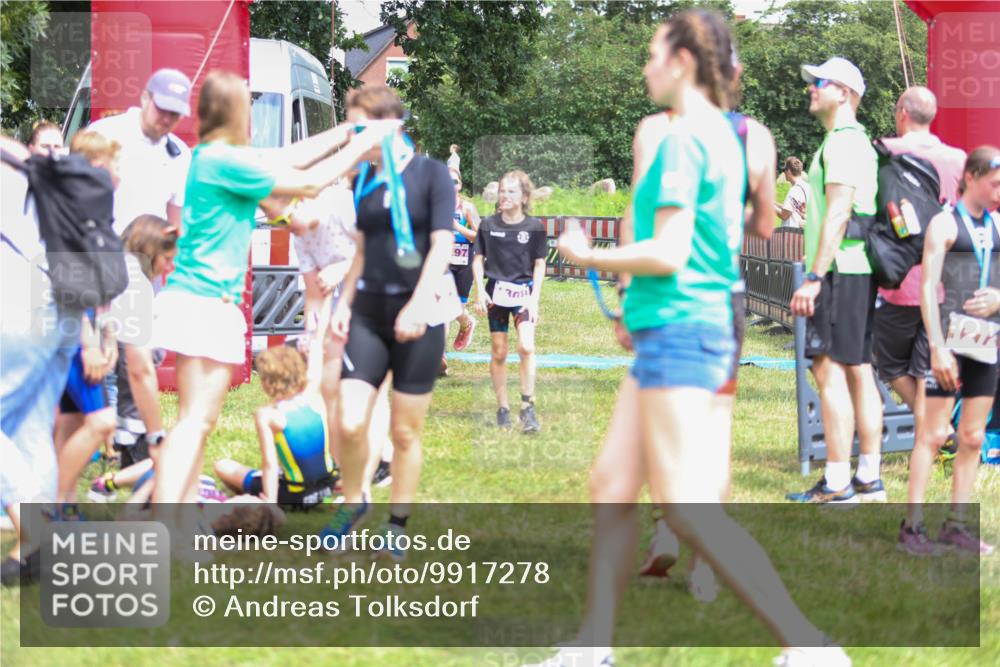 21.06.2026 - 29. Vierlanden-Triathlon Andreas Tolksdorf http://msf.ph/oto/9917278 21.06.2026 15:08:54 Ziel 1254, 1297 meine-sportfotos.de