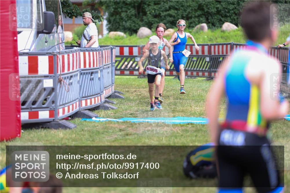 21.06.2026 - 29. Vierlanden-Triathlon Andreas Tolksdorf http://msf.ph/oto/9917400 21.06.2026 15:10:49 Ziel 1233, 1267, 1273, 1304, 1305, 1311, 1321 meine-sportfotos.de