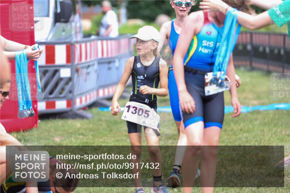 21.06.2026 - 29. Vierlanden-Triathlon Andreas Tolksdorf http://msf.ph/oto/9917432 21.06.2026 15:10:54 Ziel 1233, 1273, 1305, 1311, 1321 meine-sportfotos.de