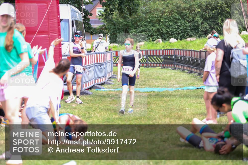 21.06.2026 - 29. Vierlanden-Triathlon Andreas Tolksdorf http://msf.ph/oto/9917472 21.06.2026 15:11:28 Ziel 1275, 1317, 1332 meine-sportfotos.de