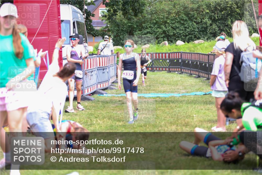 21.06.2026 - 29. Vierlanden-Triathlon Andreas Tolksdorf http://msf.ph/oto/9917478 21.06.2026 15:11:29 Ziel 1275, 1317, 1332 meine-sportfotos.de
