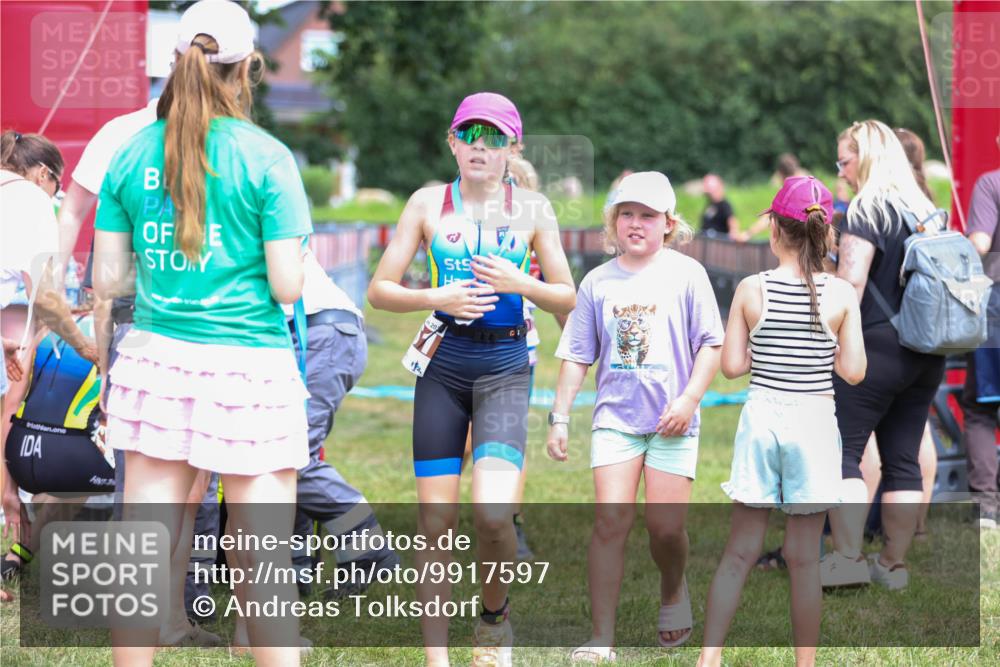 21.06.2026 - 29. Vierlanden-Triathlon Andreas Tolksdorf http://msf.ph/oto/9917597 21.06.2026 15:13:45 Ziel 1306 meine-sportfotos.de