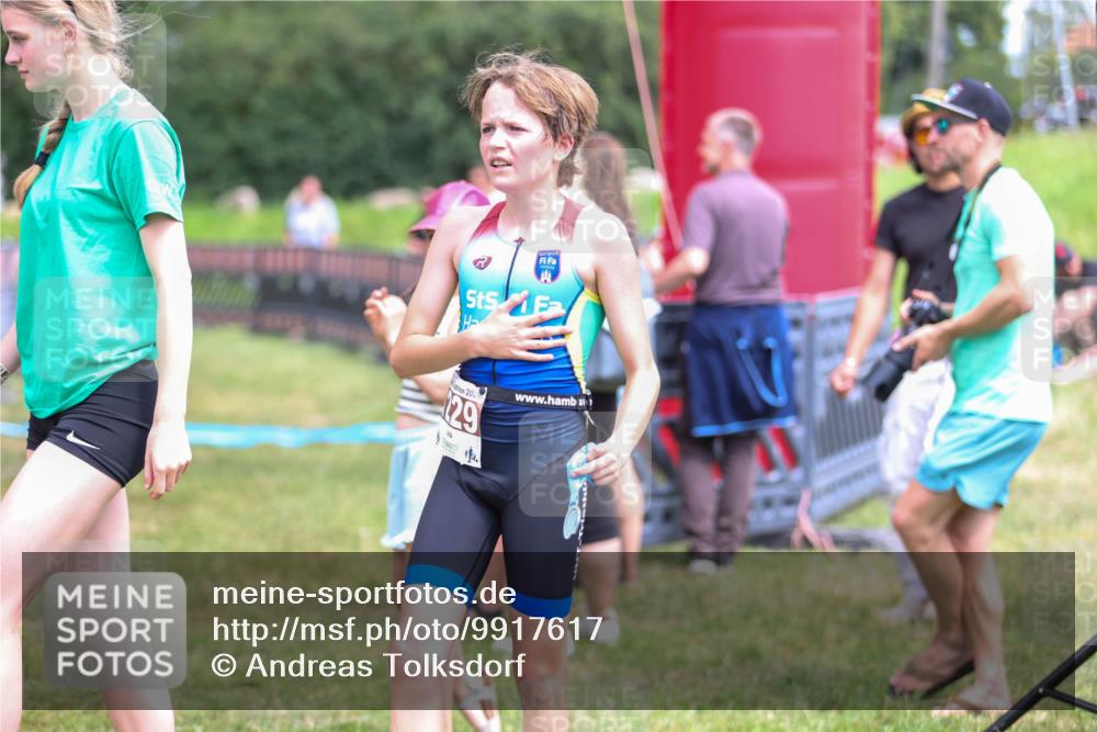 21.06.2026 - 29. Vierlanden-Triathlon Andreas Tolksdorf http://msf.ph/oto/9917617 21.06.2026 15:13:51 Ziel 1320, 1335 meine-sportfotos.de