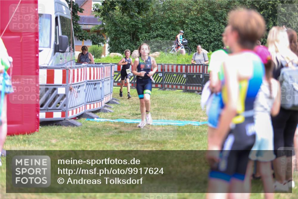 21.06.2026 - 29. Vierlanden-Triathlon Andreas Tolksdorf http://msf.ph/oto/9917624 21.06.2026 15:13:57 Ziel 1320, 1335 meine-sportfotos.de