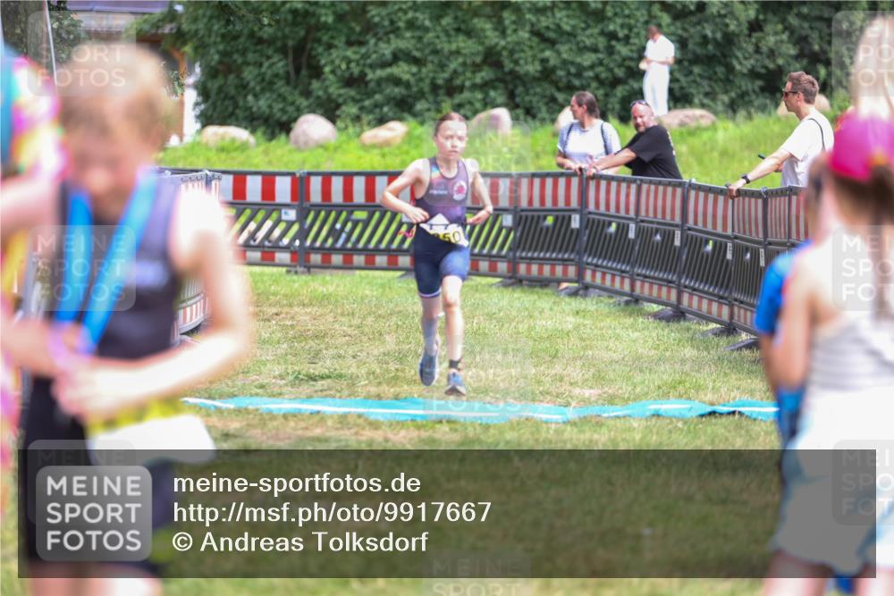 21.06.2026 - 29. Vierlanden-Triathlon Andreas Tolksdorf http://msf.ph/oto/9917667 21.06.2026 15:14:09 Ziel 1295 meine-sportfotos.de