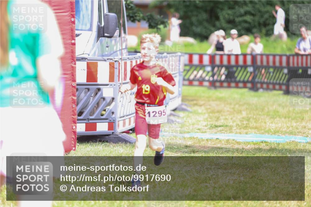 21.06.2026 - 29. Vierlanden-Triathlon Andreas Tolksdorf http://msf.ph/oto/9917690 21.06.2026 15:14:20 Ziel 1295 meine-sportfotos.de