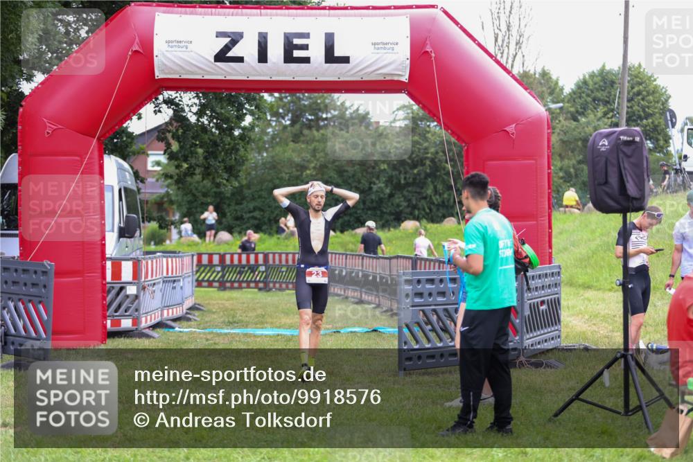 21.06.2026 - 29. Vierlanden-Triathlon Andreas Tolksdorf http://msf.ph/oto/9918576 21.06.2026 12:12:27 Ziel  meine-sportfotos.de