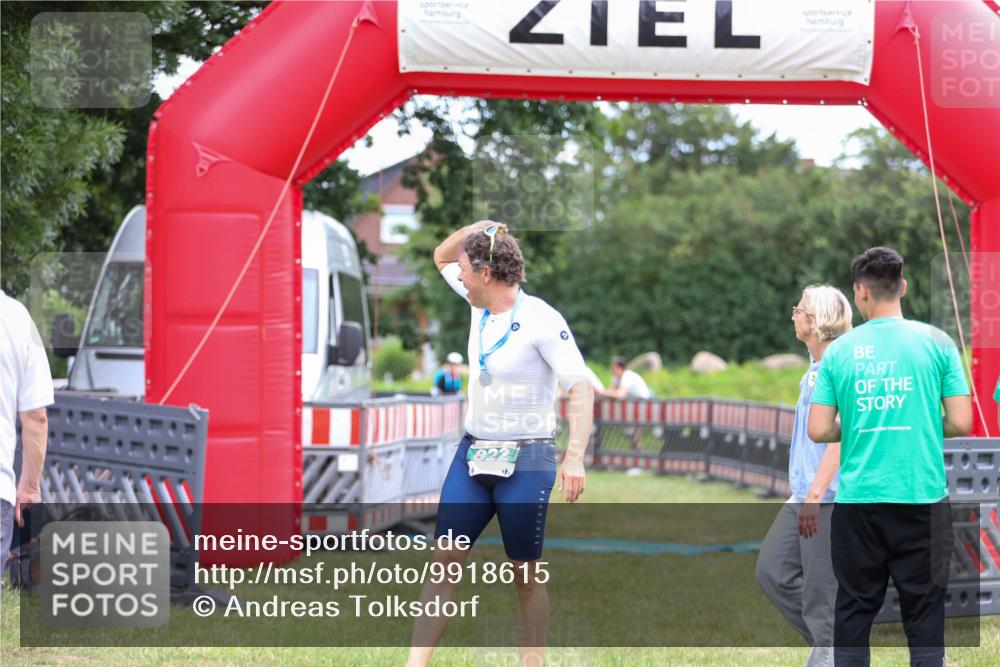 21.06.2026 - 29. Vierlanden-Triathlon Andreas Tolksdorf http://msf.ph/oto/9918615 21.06.2026 12:15:37 Ziel  meine-sportfotos.de