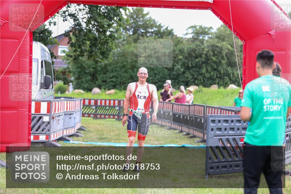 21.06.2026 - 29. Vierlanden-Triathlon Andreas Tolksdorf http://msf.ph/oto/9918753 21.06.2026 12:25:55 Ziel 820 meine-sportfotos.de