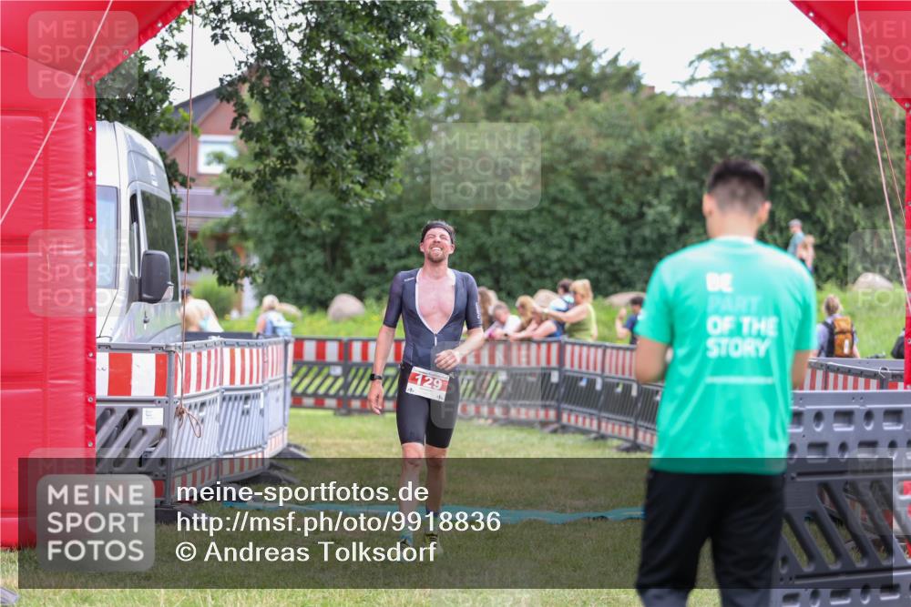 21.06.2026 - 29. Vierlanden-Triathlon Andreas Tolksdorf http://msf.ph/oto/9918836 21.06.2026 12:28:50 Ziel 129 meine-sportfotos.de