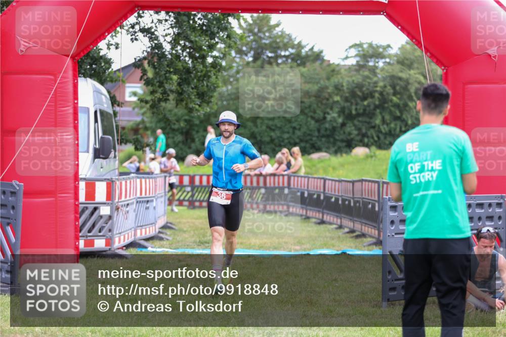 21.06.2026 - 29. Vierlanden-Triathlon Andreas Tolksdorf http://msf.ph/oto/9918848 21.06.2026 12:29:05 Ziel 31, 32, 36 meine-sportfotos.de