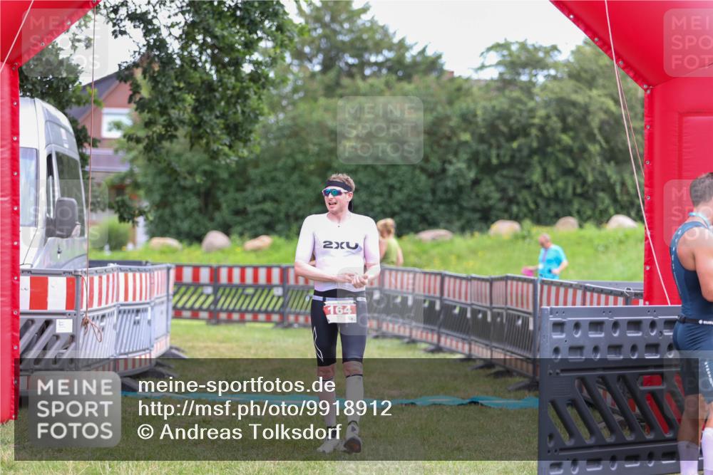 21.06.2026 - 29. Vierlanden-Triathlon Andreas Tolksdorf http://msf.ph/oto/9918912 21.06.2026 12:30:59 Ziel 164 meine-sportfotos.de
