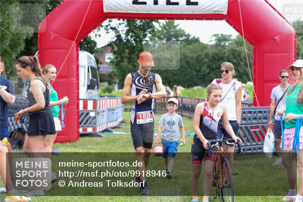 21.06.2026 - 29. Vierlanden-Triathlon Andreas Tolksdorf http://msf.ph/oto/9918946 21.06.2026 12:33:27 Ziel 169 meine-sportfotos.de