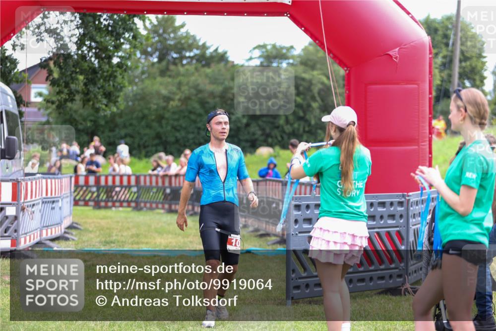 21.06.2026 - 29. Vierlanden-Triathlon Andreas Tolksdorf http://msf.ph/oto/9919064 21.06.2026 12:37:41 Ziel 108 meine-sportfotos.de