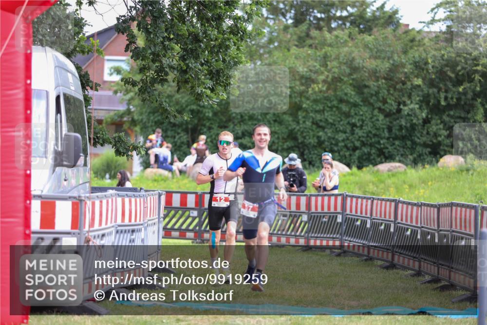 21.06.2026 - 29. Vierlanden-Triathlon Andreas Tolksdorf http://msf.ph/oto/9919259 21.06.2026 12:46:25 Ziel 12, 57 meine-sportfotos.de