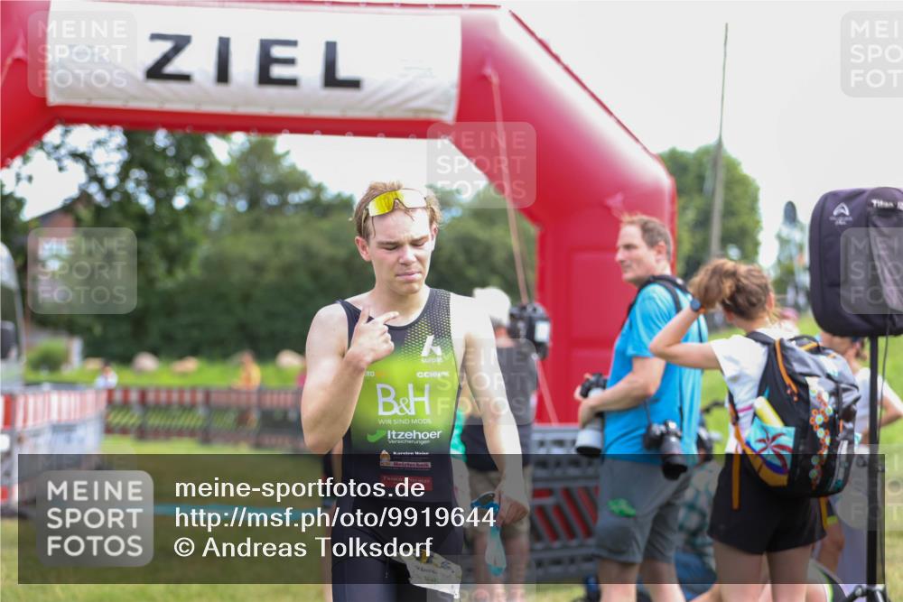 21.06.2026 - 29. Vierlanden-Triathlon Andreas Tolksdorf http://msf.ph/oto/9919644 21.06.2026 12:54:00 Ziel 967 meine-sportfotos.de