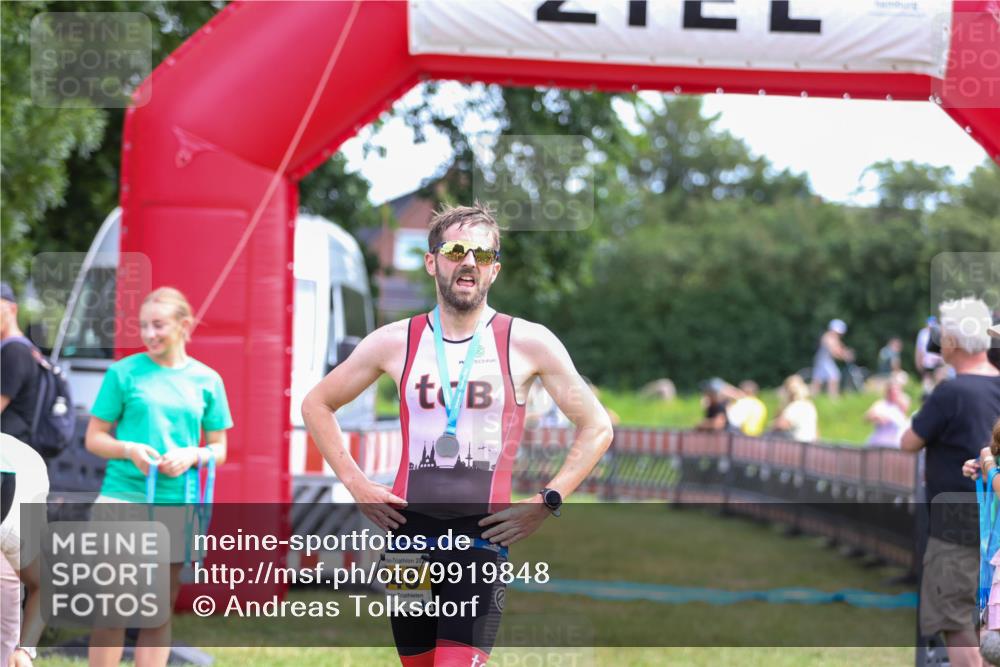 21.06.2026 - 29. Vierlanden-Triathlon Andreas Tolksdorf http://msf.ph/oto/9919848 21.06.2026 12:58:07 Ziel  meine-sportfotos.de