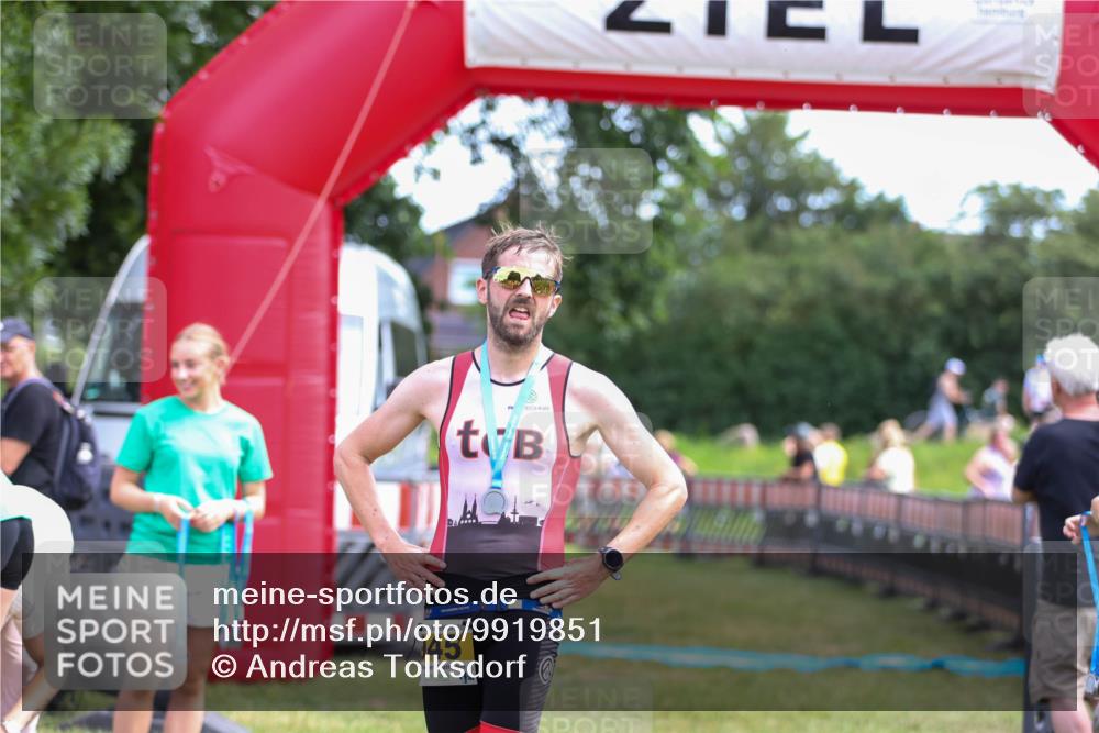 21.06.2026 - 29. Vierlanden-Triathlon Andreas Tolksdorf http://msf.ph/oto/9919851 21.06.2026 12:58:08 Ziel  meine-sportfotos.de