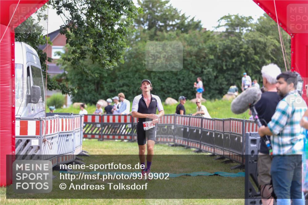 21.06.2026 - 29. Vierlanden-Triathlon Andreas Tolksdorf http://msf.ph/oto/9919902 21.06.2026 12:59:24 Ziel 103, 112 meine-sportfotos.de