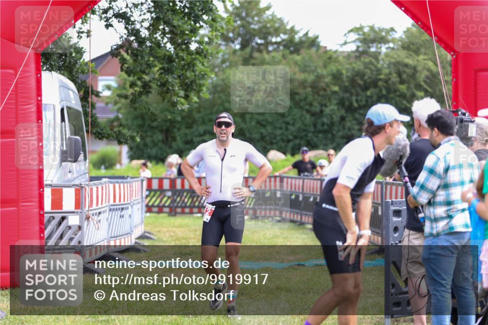 21.06.2026 - 29. Vierlanden-Triathlon Andreas Tolksdorf http://msf.ph/oto/9919917 21.06.2026 12:59:39 Ziel 112 meine-sportfotos.de