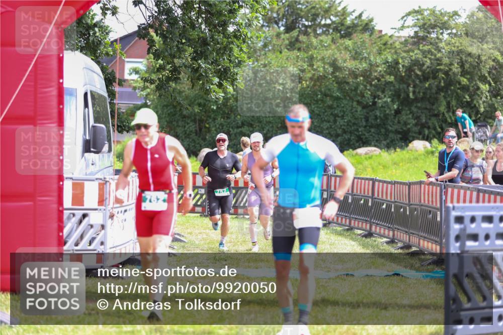 21.06.2026 - 29. Vierlanden-Triathlon Andreas Tolksdorf http://msf.ph/oto/9920050 21.06.2026 13:02:36 Ziel 35, 141, 757, 762 meine-sportfotos.de