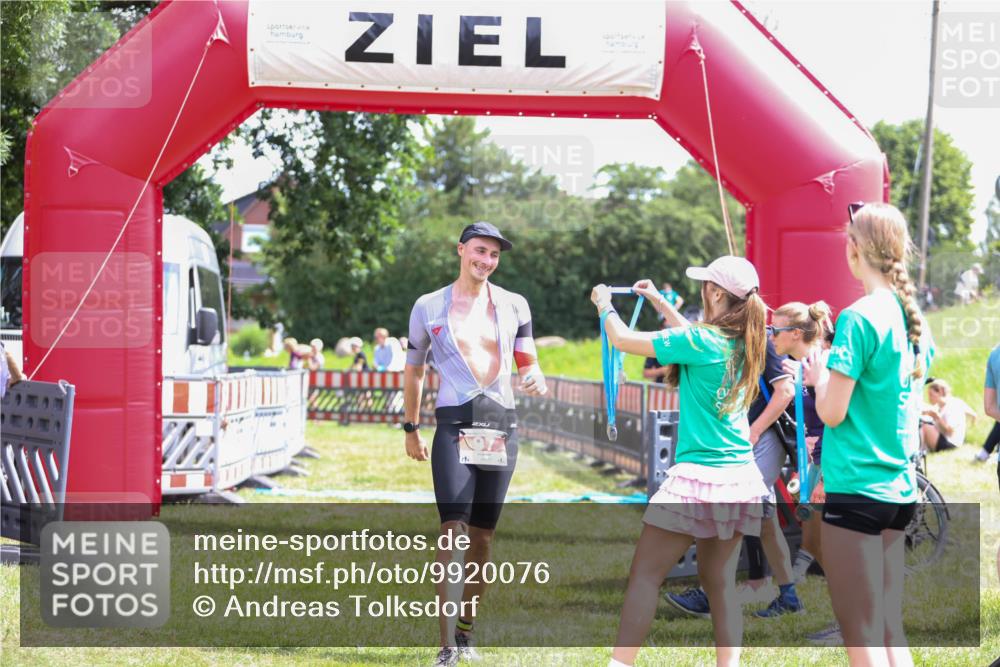 21.06.2026 - 29. Vierlanden-Triathlon Andreas Tolksdorf http://msf.ph/oto/9920076 21.06.2026 13:03:13 Ziel 97 meine-sportfotos.de