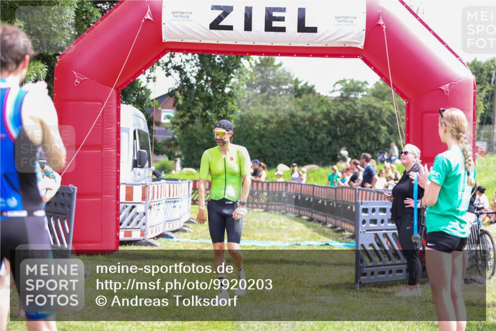 21.06.2026 - 29. Vierlanden-Triathlon Andreas Tolksdorf http://msf.ph/oto/9920203 21.06.2026 13:06:41 Ziel 1358 meine-sportfotos.de
