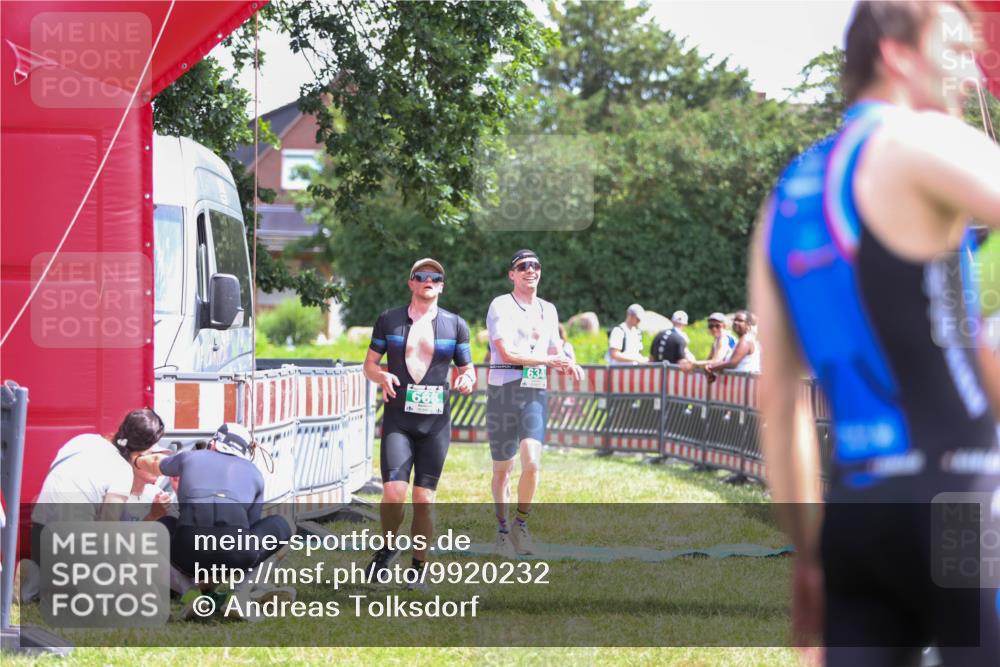 21.06.2026 - 29. Vierlanden-Triathlon Andreas Tolksdorf http://msf.ph/oto/9920232 21.06.2026 13:07:51 Ziel 634, 668 meine-sportfotos.de