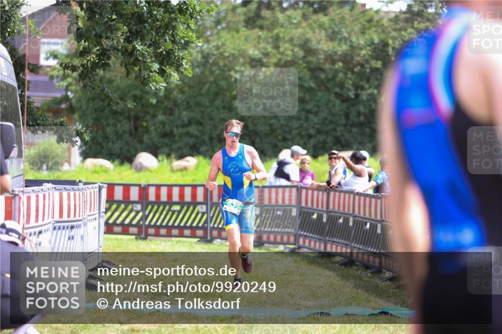 21.06.2026 - 29. Vierlanden-Triathlon Andreas Tolksdorf http://msf.ph/oto/9920249 21.06.2026 13:08:04 Ziel 637 meine-sportfotos.de